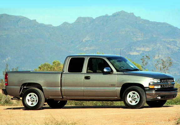 Photos of Chevrolet Silverado Extended Cab 1999–2002