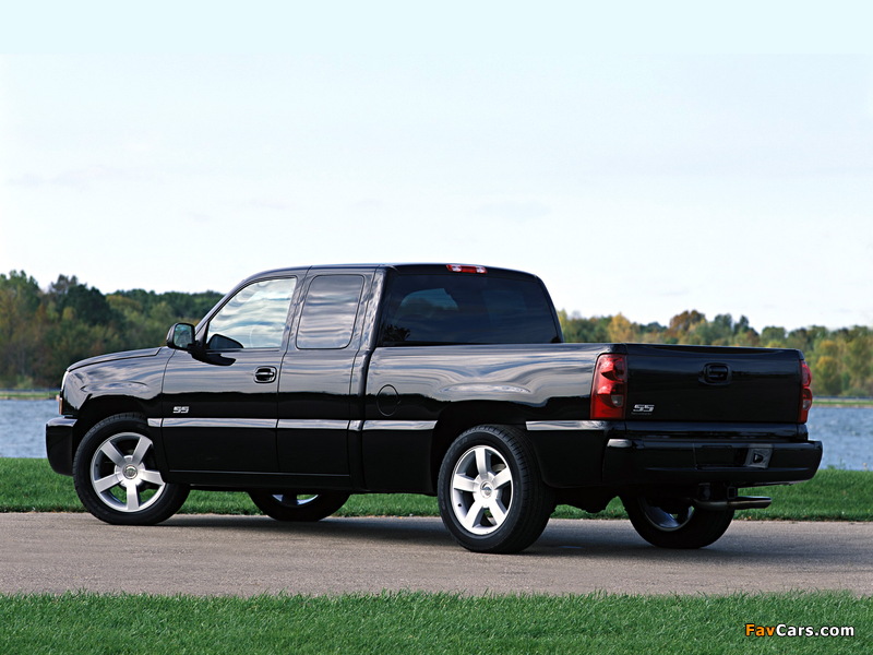 Photos of Chevrolet Silverado SS Extended Cab 2002–07 (800 x 600)