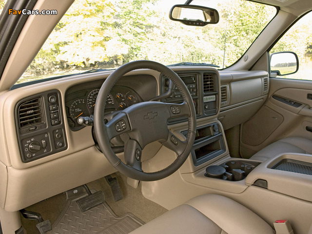 Photos of Chevrolet Silverado Hybrid Extended Cab 2004–07 (640 x 480)