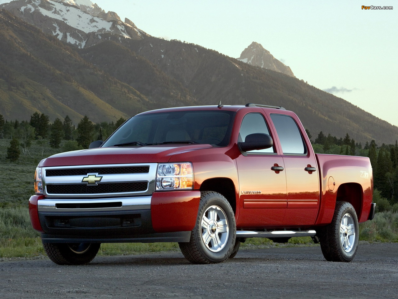 Photos of Chevrolet Silverado Z71 Crew Cab 2007–13 (1280 x 960)