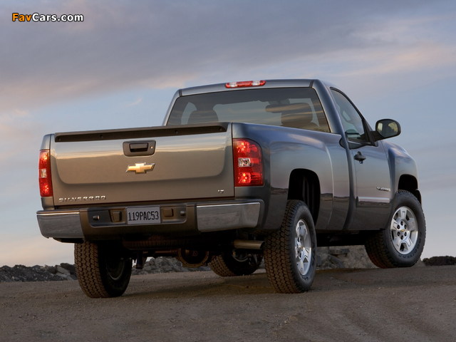 Photos of Chevrolet Silverado Regular Cab 2007–13 (640 x 480)