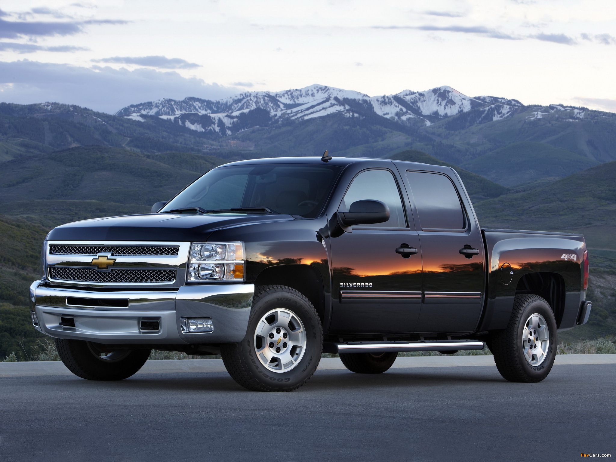 Photos of Chevrolet Silverado Crew Cab 2007–13 (2048 x 1536)