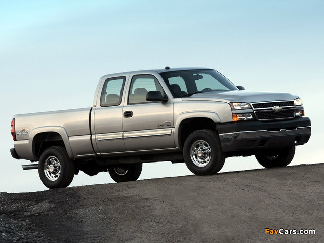 Pictures of Chevrolet Silverado 2500 HD Extended Cab 2002–06 (640 x 480)
