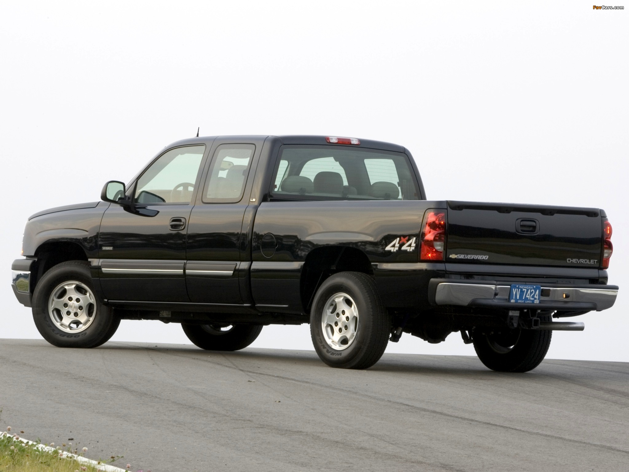 Pictures of Chevrolet Silverado Hybrid Extended Cab 2004–07 (2048 x 1536)