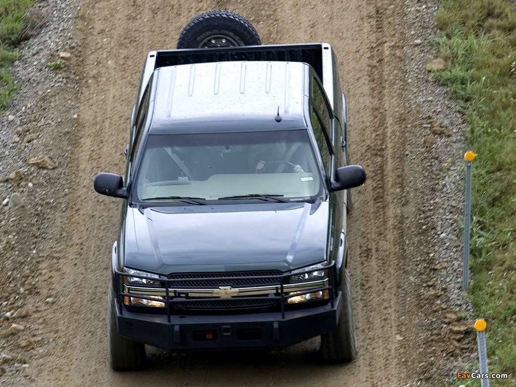 Pictures of Chevrolet Silverado 2500 HD Crew Cab Enhanced Mobility Package 2004–07 (1024 x 768)