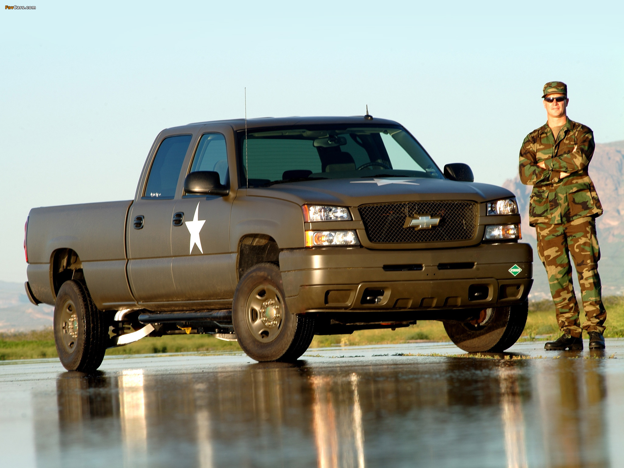 Pictures of Chevrolet Silverado Hydrogen Military Vehicle 2005 (2048 x 1536)