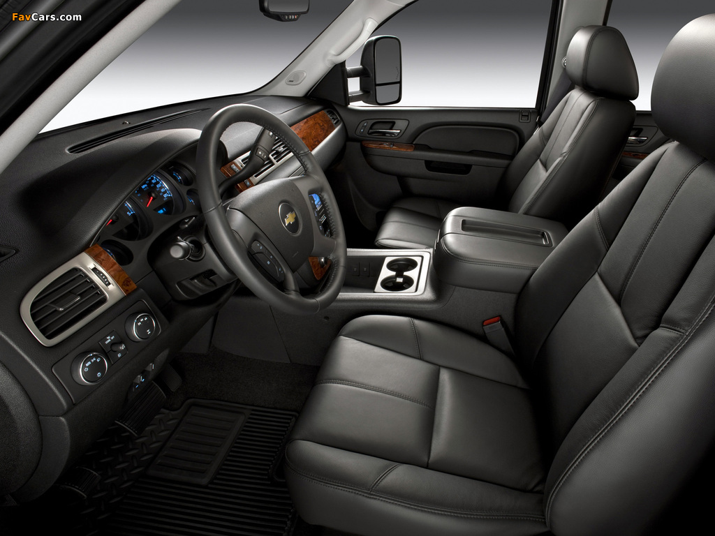 Pictures of Chevrolet Silverado 2500 HD Z71 Crew Cab 2010–13 (1024 x 768)