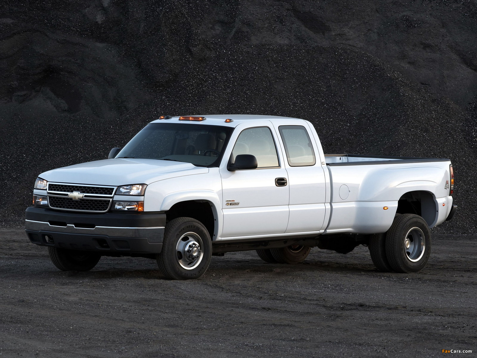 Chevrolet Silverado 3500 HD Extended Cab 2002–07 wallpapers (1600 x 1200)