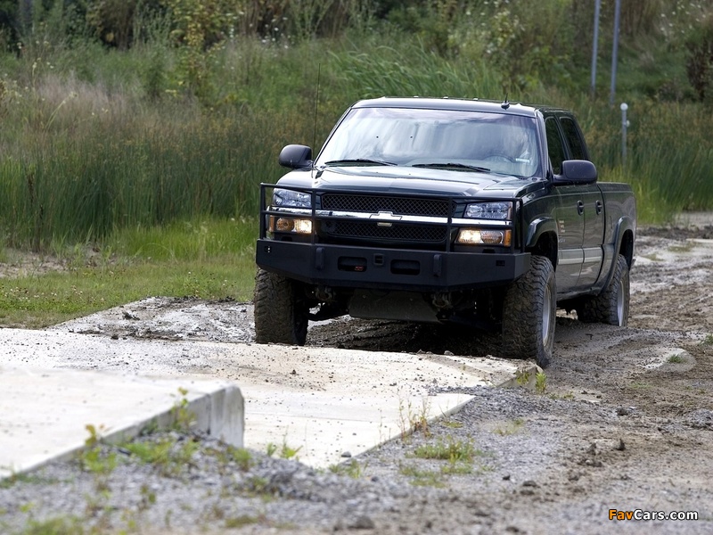 Chevrolet Silverado 2500 HD Crew Cab Enhanced Mobility Package 2004–07 wallpapers (800 x 600)