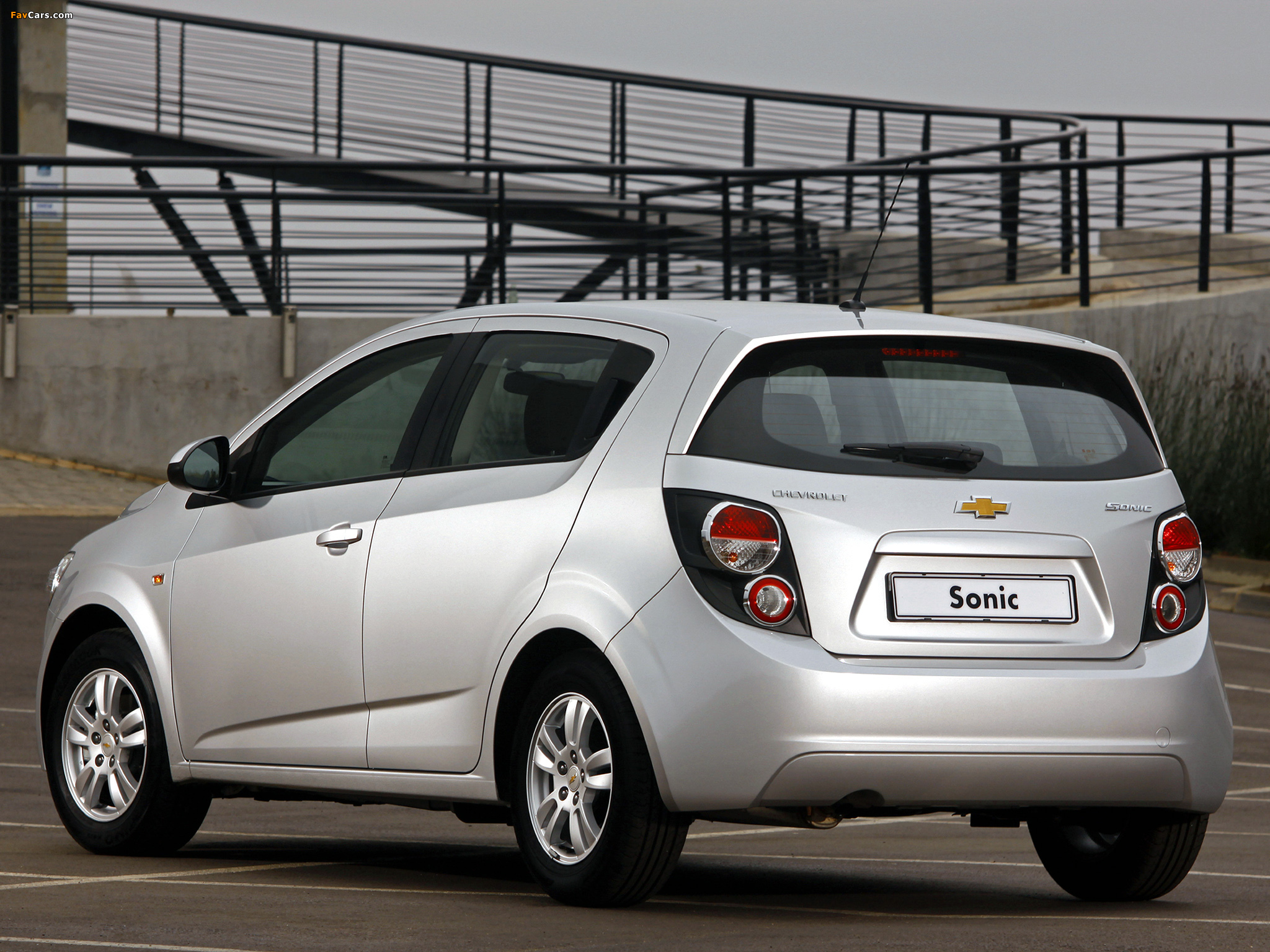 Chevrolet Sonic 5-door ZA-spec 2011 images (2048 x 1536)