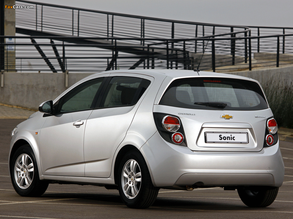 Chevrolet Sonic 5-door ZA-spec 2011 images (1024 x 768)