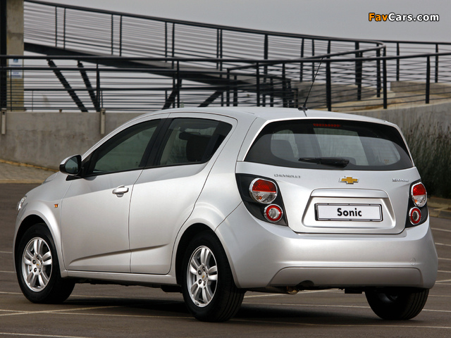 Chevrolet Sonic 5-door ZA-spec 2011 images (640 x 480)