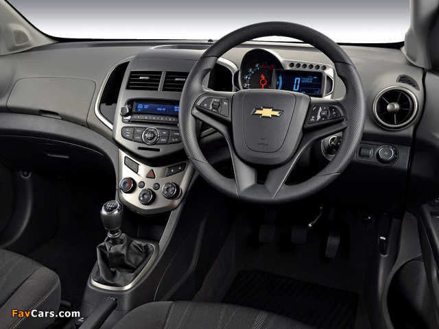 Chevrolet Sonic 5-door ZA-spec 2011 photos (640 x 480)