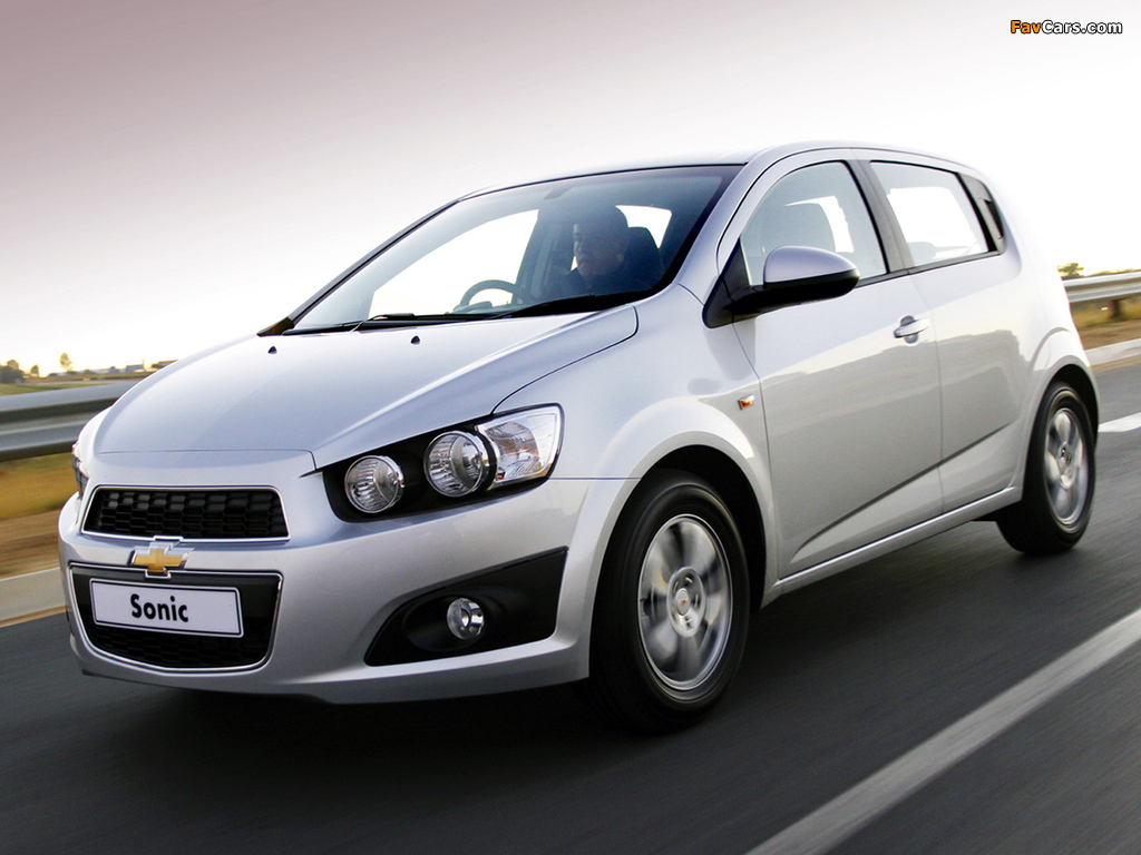 Chevrolet Sonic 5-door ZA-spec 2011 wallpapers (1024 x 768)