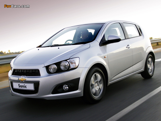 Chevrolet Sonic 5-door ZA-spec 2011 wallpapers (640 x 480)