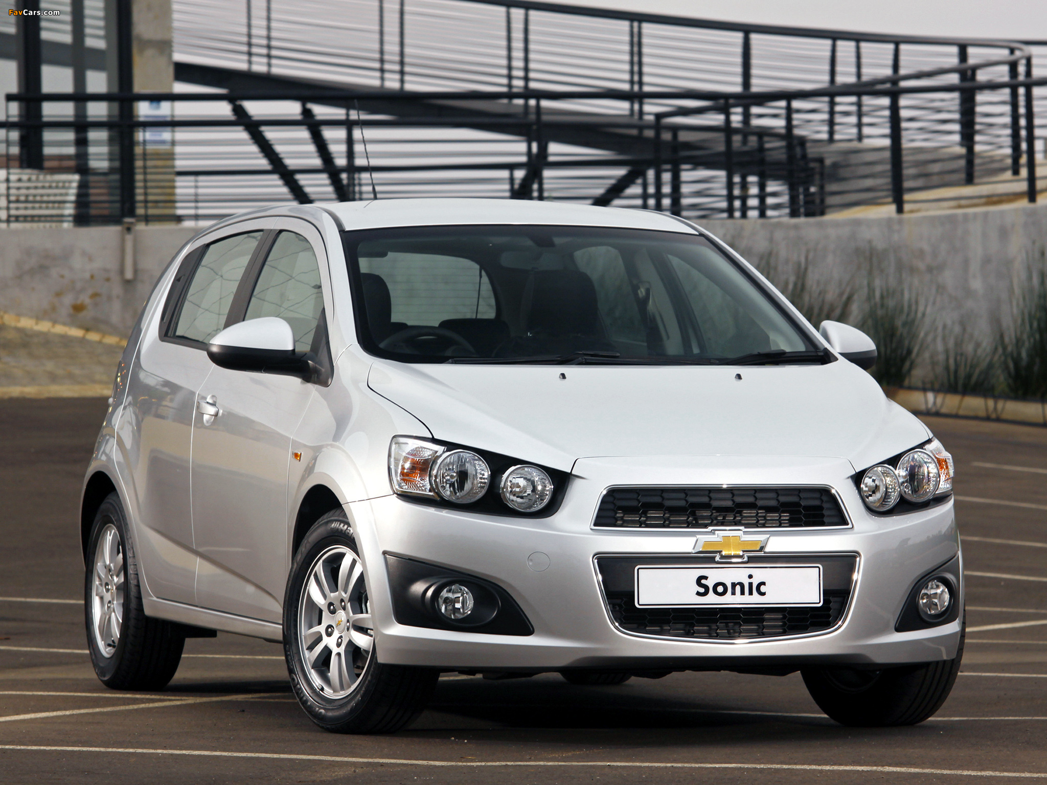 Images of Chevrolet Sonic 5-door ZA-spec 2011 (2048 x 1536)