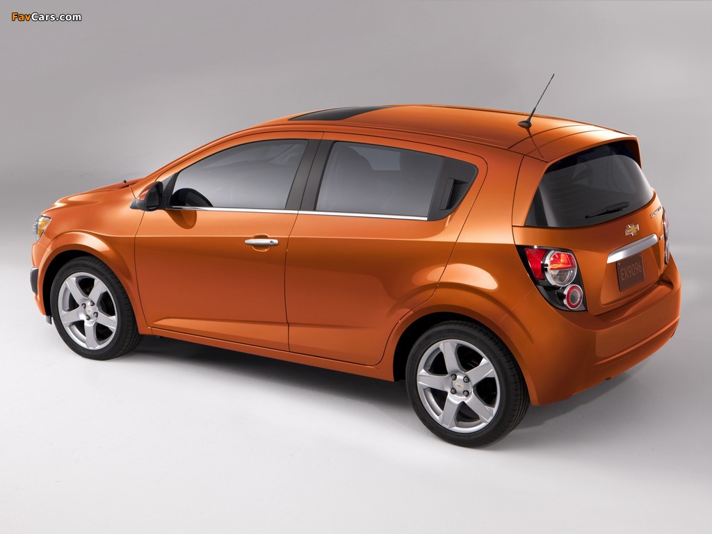 Photos of Chevrolet Sonic 5-door 2011 (1024 x 768)