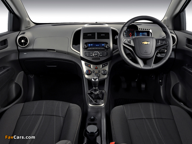 Pictures of Chevrolet Sonic 5-door ZA-spec 2011 (640 x 480)