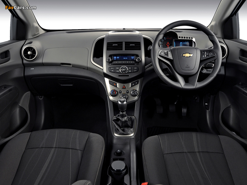 Pictures of Chevrolet Sonic 5-door ZA-spec 2011 (800 x 600)