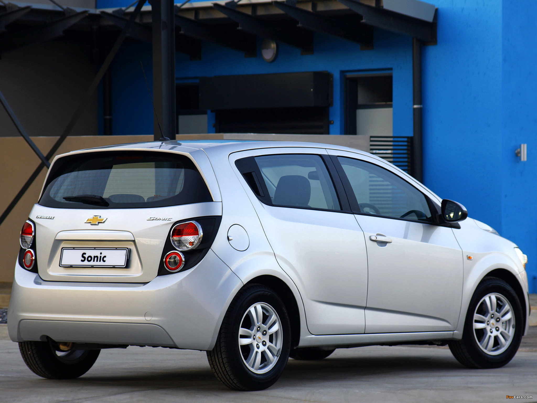 Pictures of Chevrolet Sonic 5-door ZA-spec 2011 (2048 x 1536)