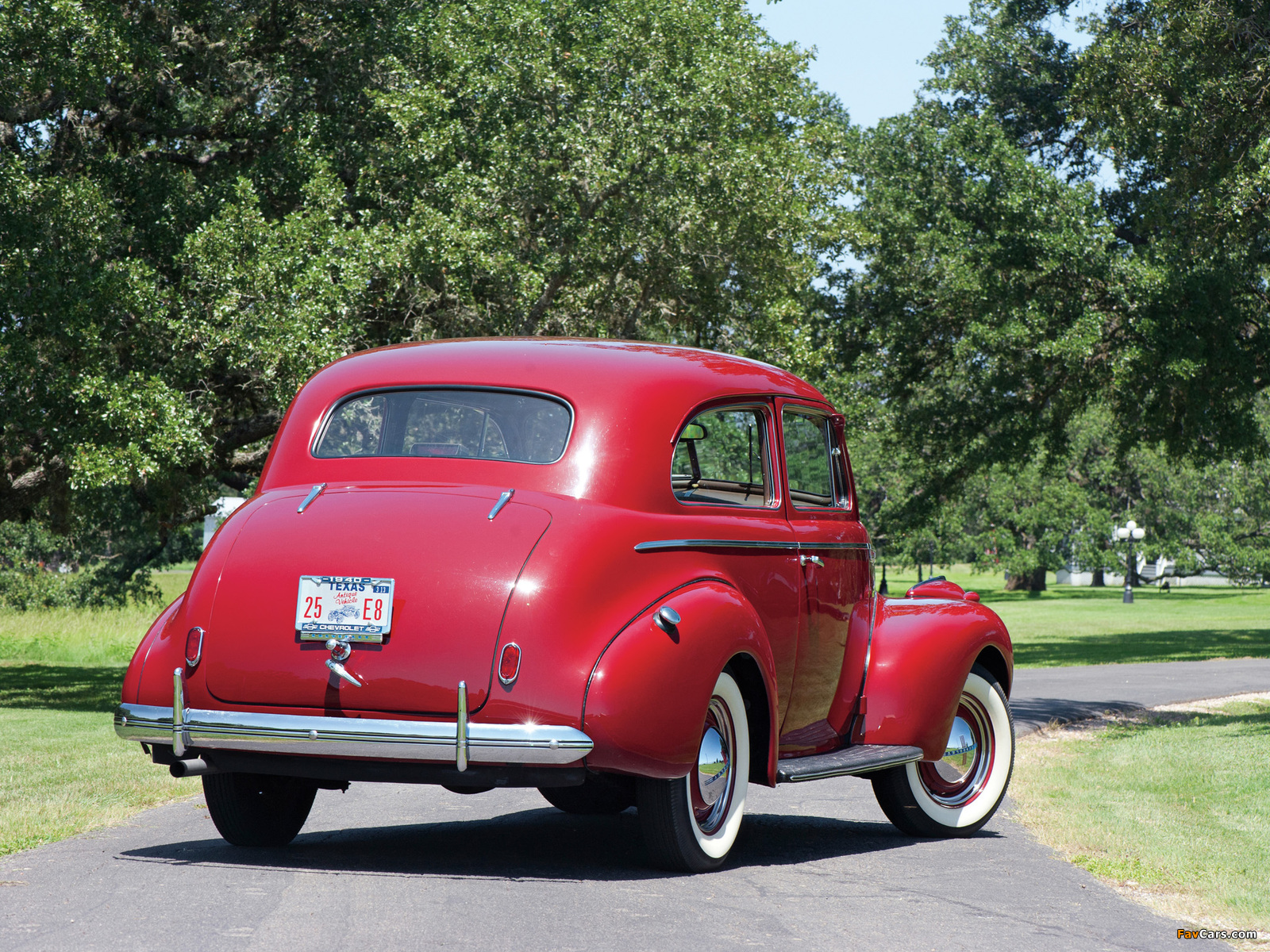 Chevrolet Special DeLuxe Town Sedan (KA-2102) 1940 pictures (1600 x 1200)