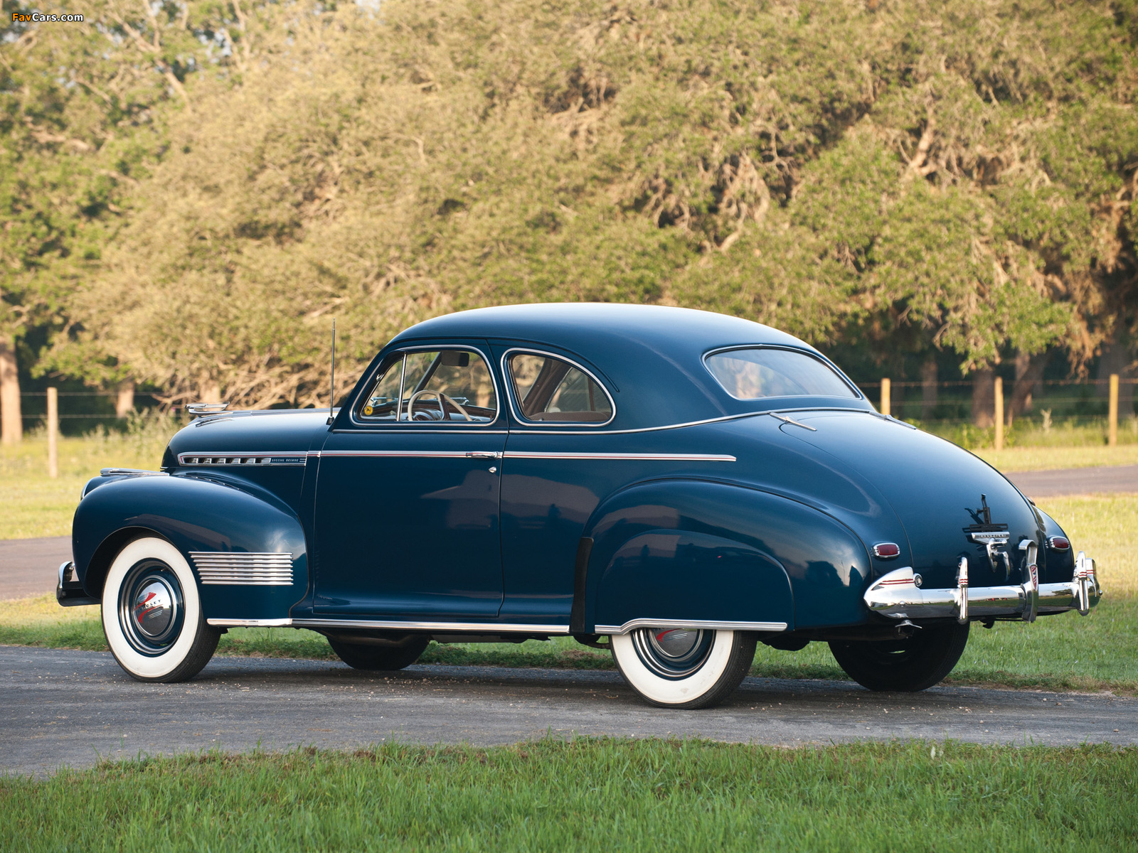 Chevrolet Special DeLuxe 5-passenger Coupe (AH) 1941 images (1600 x 1200)