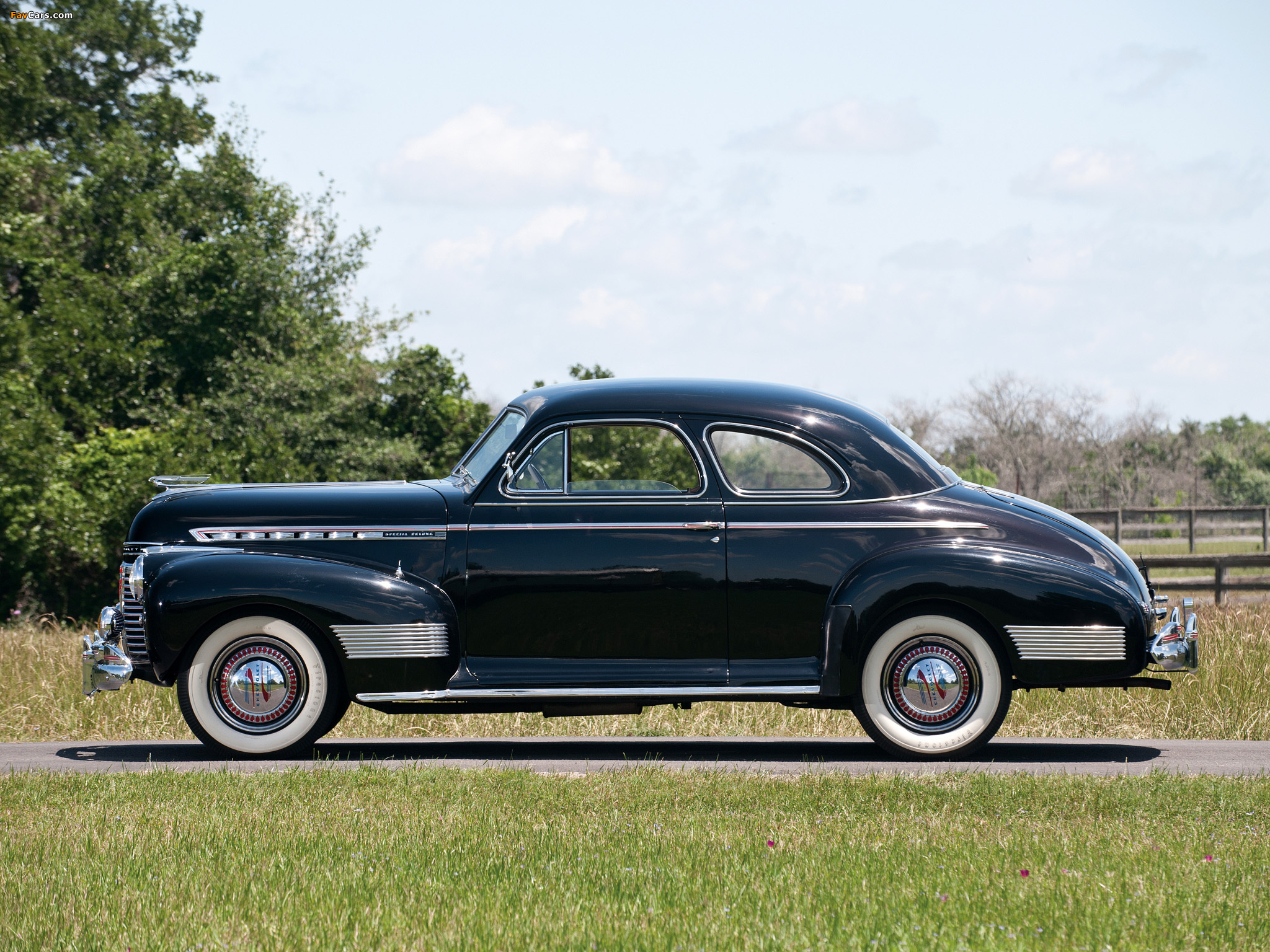 Photos of Chevrolet Special DeLuxe Business Coupe (AH) 1941 (2048 x 1536)