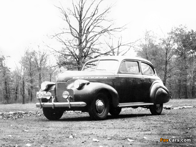 Pictures of Chevrolet Special DeLuxe Town Sedan (KA-2102) 1940 (640 x 480)
