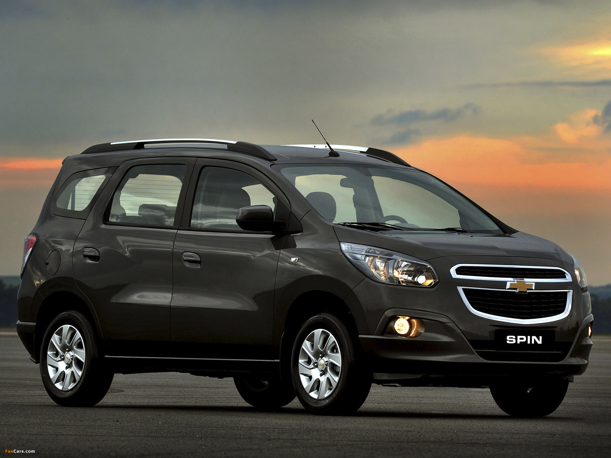 Chevrolet Spin 2012 wallpapers (2048 x 1536)