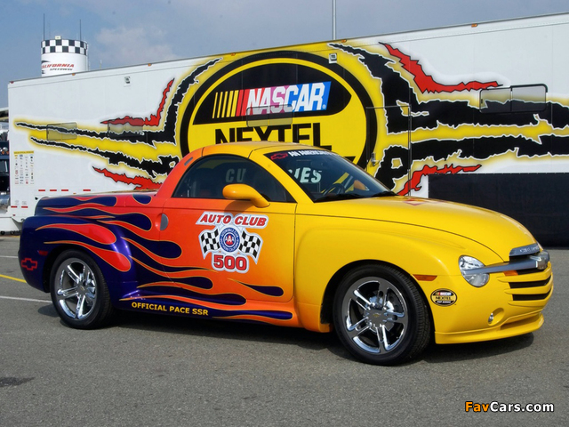 Chevrolet SSR NASCAR Pace Car 2005 images (640 x 480)