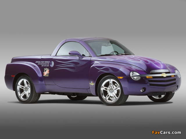 Images of Chevrolet SSR Indy 500 Pace Car 2003 (640 x 480)