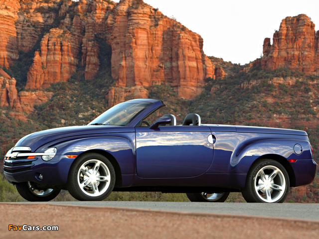 Photos of Chevrolet SSR Signature Series 2003 (640 x 480)