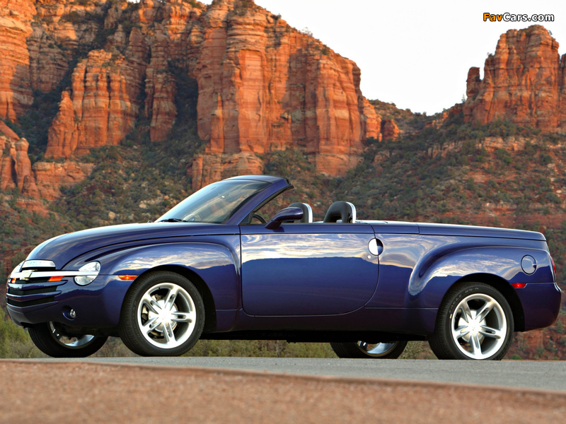 Photos of Chevrolet SSR Signature Series 2003 (800 x 600)