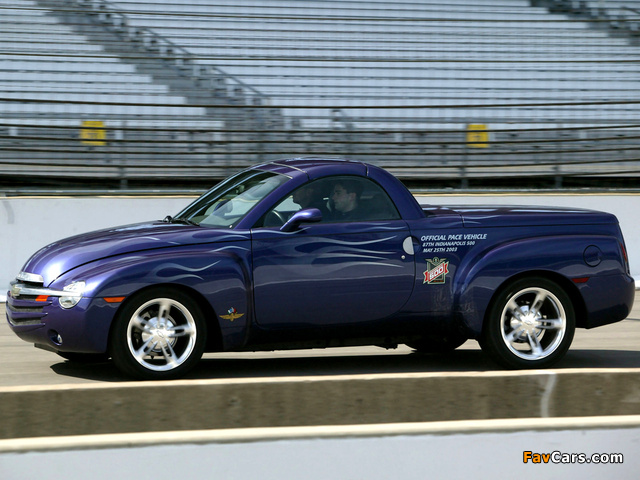 Photos of Chevrolet SSR Indy 500 Pace Car 2003 (640 x 480)