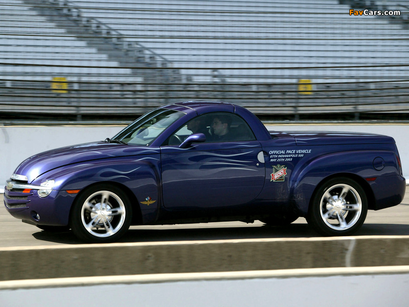 Photos of Chevrolet SSR Indy 500 Pace Car 2003 (800 x 600)