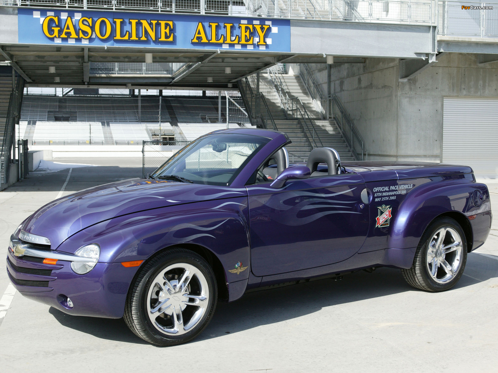 Pictures of Chevrolet SSR Indy 500 Pace Car 2003 (1600 x 1200)
