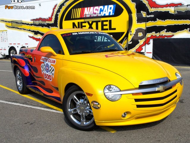Chevrolet SSR NASCAR Pace Car 2005 wallpapers (640 x 480)
