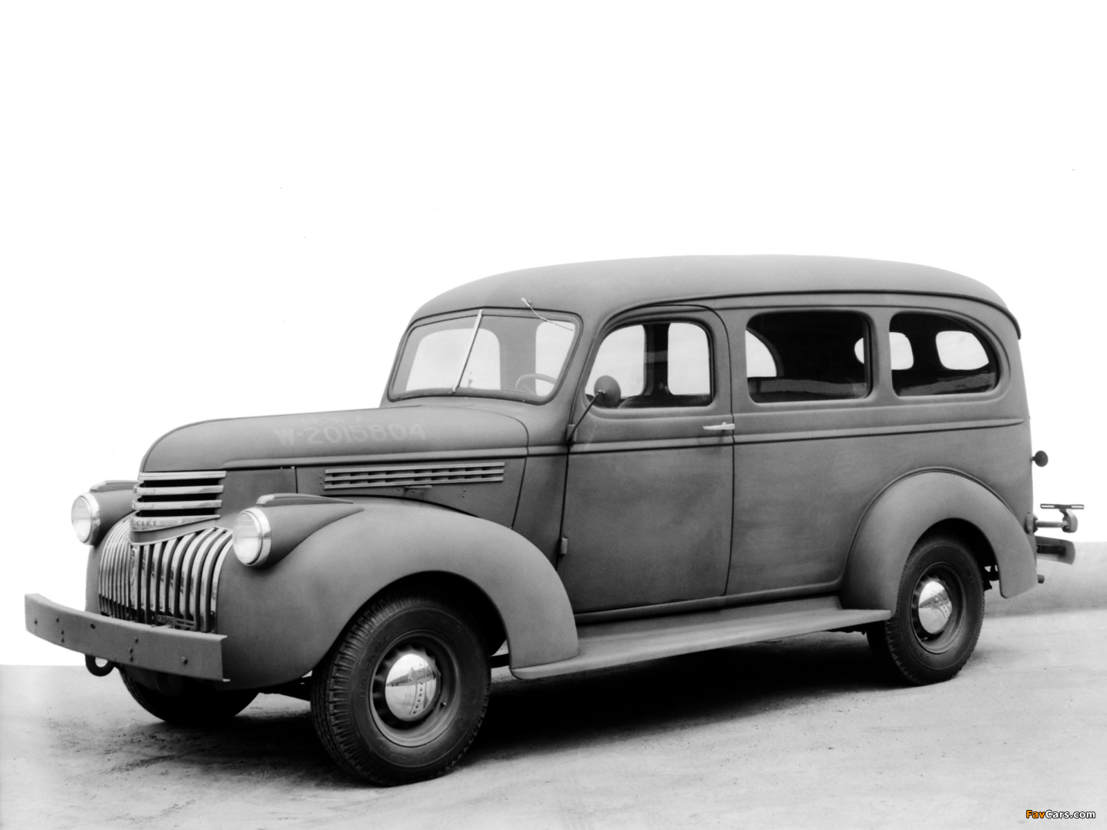 Chevrolet Carryall Suburban 1941–47 wallpapers (1600 x 1200)