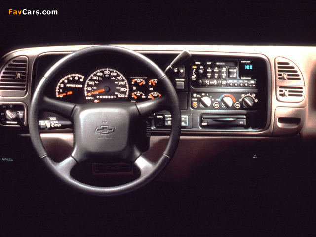 Chevrolet Suburban (GMT400) 1994–99 images (640 x 480)