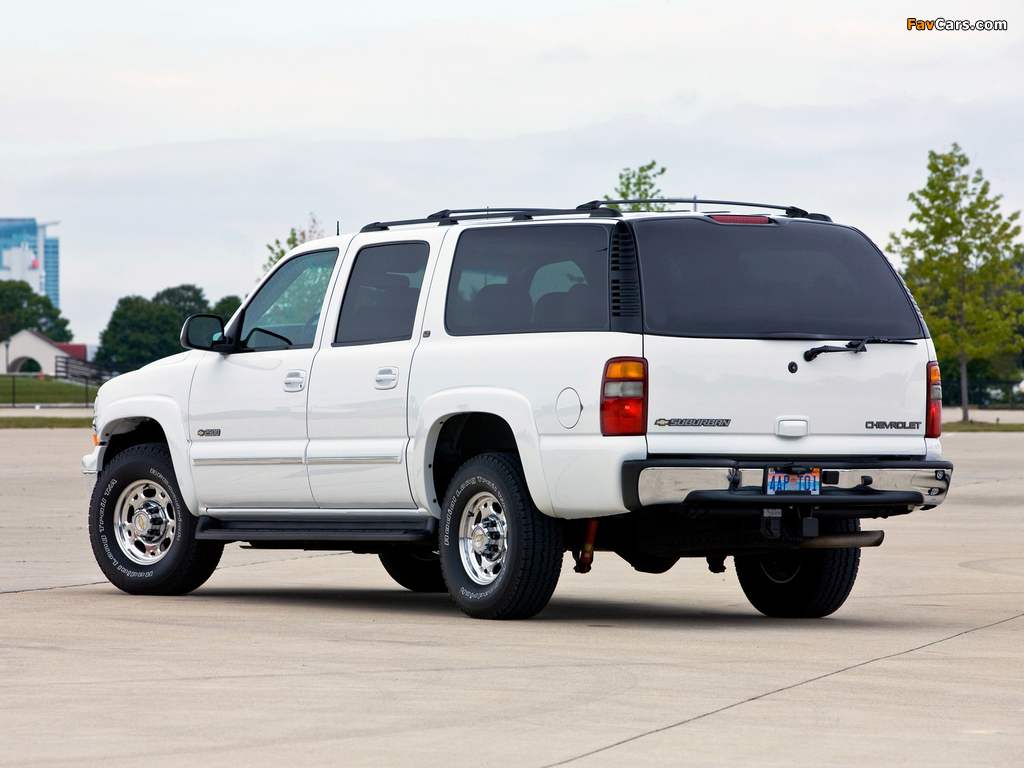 Chevrolet Suburban 2500 (GMT800) 2001–02 images (1024 x 768)