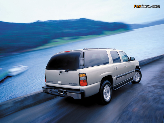 Chevrolet Suburban 1500 (GMT800) 2001–02 photos (640 x 480)