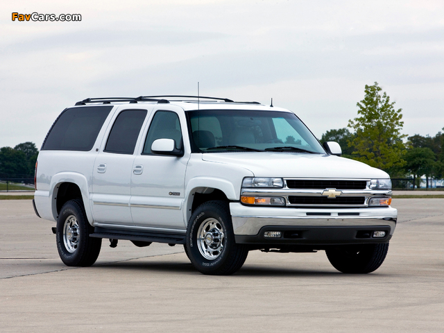 Chevrolet Suburban 2500 (GMT800) 2001–02 photos (640 x 480)