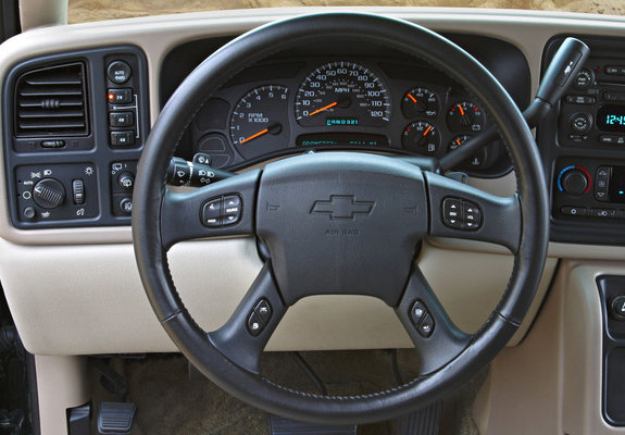 Chevrolet Suburban Z71 (GMT800) 2003–06 images