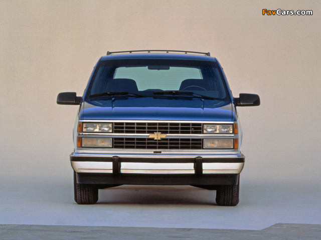 Images of Chevrolet Suburban (GMT400) 1992–93 (640 x 480)