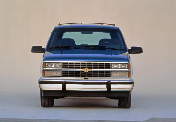 Images of Chevrolet Suburban (GMT400) 1992–93