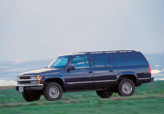Images of Chevrolet Suburban (GMT400) 1994–99