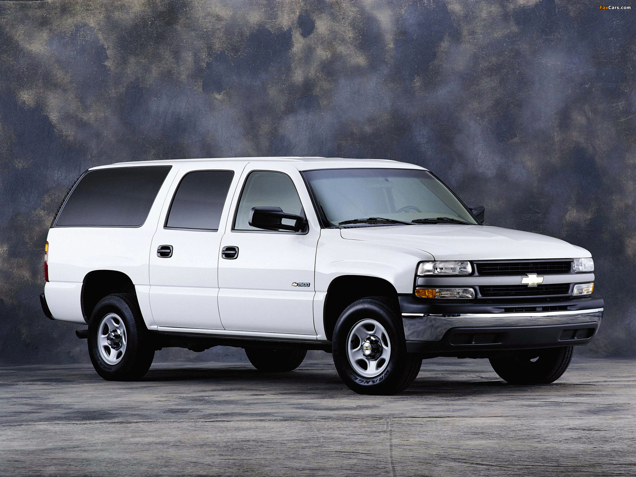 Images of Chevrolet Suburban 1500 (GMT800) 2001–02 (2048 x 1536)