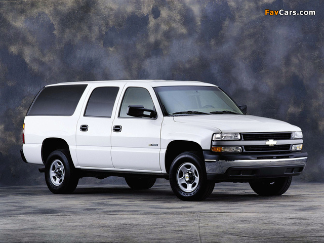 Images of Chevrolet Suburban 1500 (GMT800) 2001–02 (640 x 480)