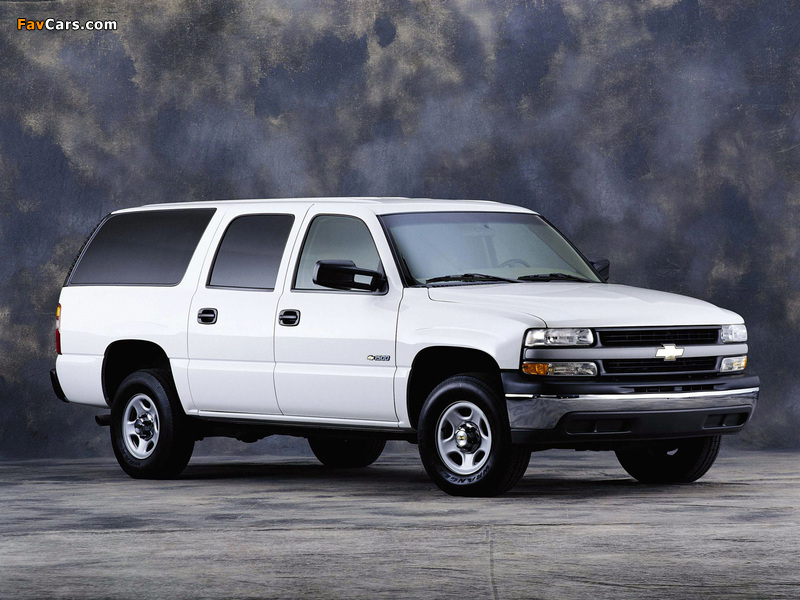 Images of Chevrolet Suburban 1500 (GMT800) 2001–02 (800 x 600)