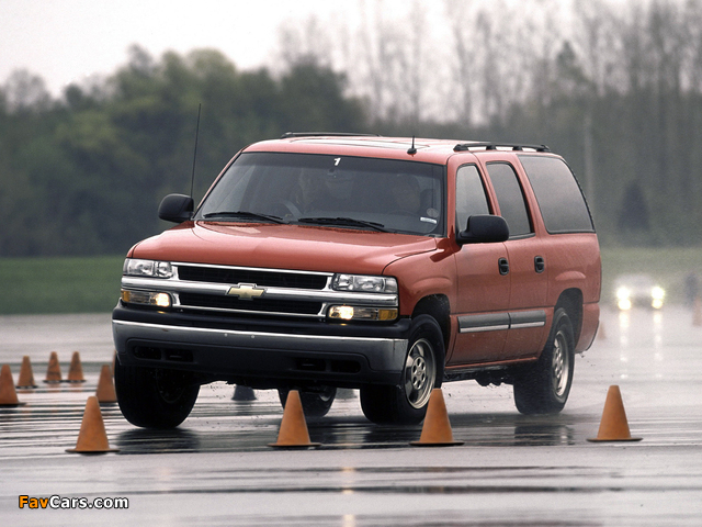 Images of Chevrolet Suburban (GMT800) 2003–06 (640 x 480)